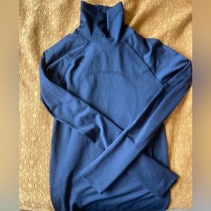 SIZE 4 LULULEMON LONGSLEEVE BLACK TOP